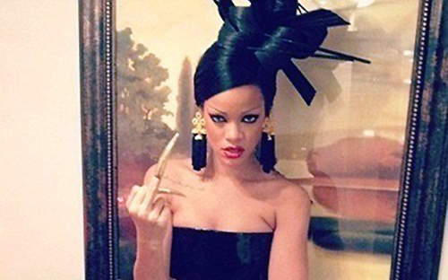 Η Rihanna… γκέισα!