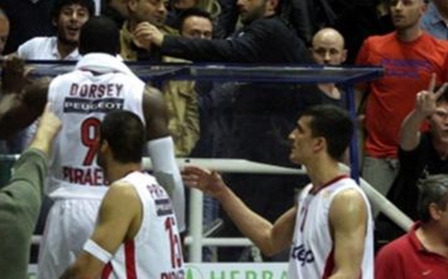 Επίθεση σε Ίβκοβιτς και παίκτες