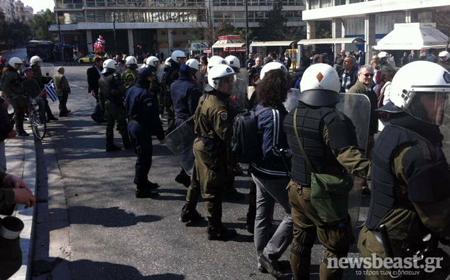 Σε αστυνομικό κλοιό οι πολίτες