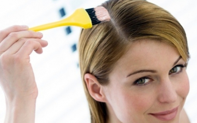 Πώς θα αφαιρέσετε τη βαφή μαλλιών από το δέρμα