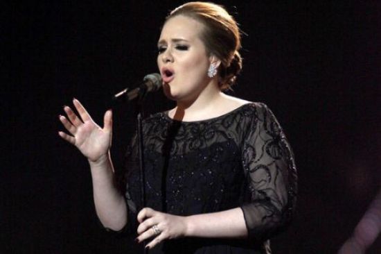 Και πάλι στην κορυφή η Adele