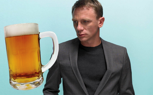 Ο James Bond πίνει… μπύρες