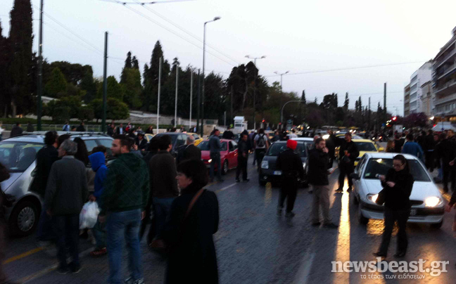 Έκλεισε η λεωφόρος Αμαλίας στο κέντρο της Αθήνας