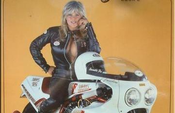 Τα δερμάτινα της Samantha Fox στο «σφυρί»