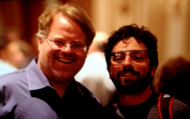 Ο Sergey Brin φορά τα νέα Google glasses