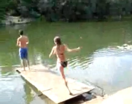 Ξέρετε τι λένε για όποιον σκάβει το λάκκο του άλλου…