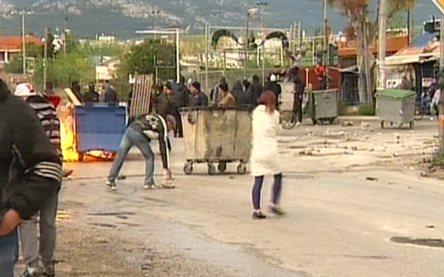 Επεισόδια και δακρυγόνα στην Αμυγδαλέζα