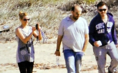 «Πλάι πλάι η αγάπη μάς πάει…»