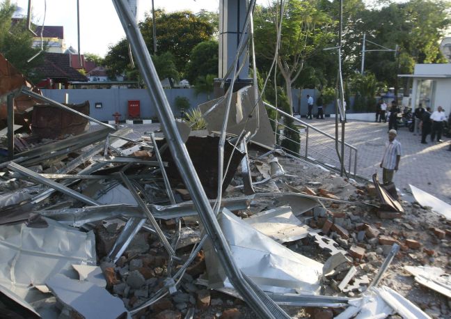 Πέντε νεκροί από το σεισμό στην Ινδονησία