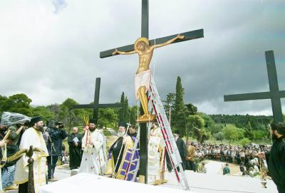 Η τελετή της Αποκαθήλωσης στη Μονή Πεντέλης