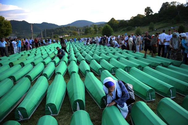 Καταδίκες Σέρβων αξιωματικών για τη γενοκτονία στη Σρεμπρένιτσα