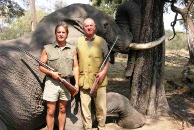 «Σκοτώνει ελέφαντες με τα λεφτά των φορολογουμένων»