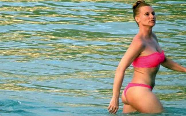 Μια 50άρα που βάζει κάτω 20άρες