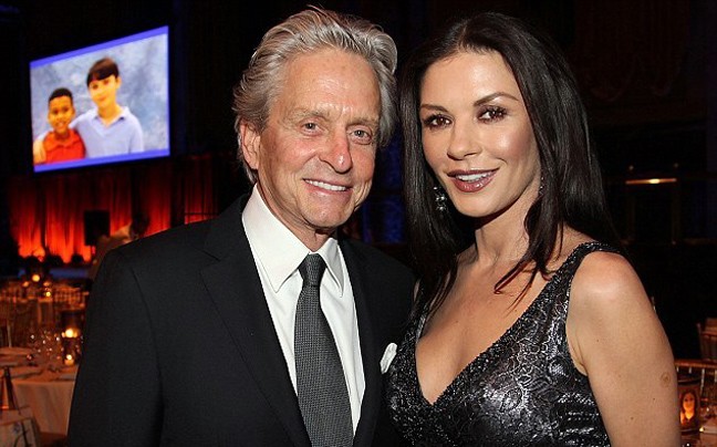 Πιο όμορφη από ποτέ η Catherine Zeta – Jones