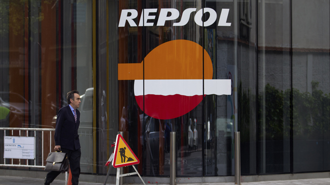 Η Moody’s υποβάθμισε κατά μία βαθμίδα τη Repsol