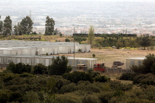 Κόντρα Χρυσοχοΐδη-Βορίδη για τα λυόμενα στην Αμυγδαλέζα