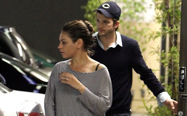 Ashton Kutcher και Mila Kunis είναι ζευγάρι!