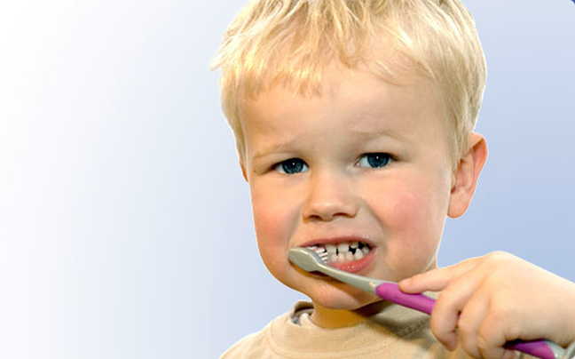 Έτσι θα ενθαρρύνετε το παιδί να πλένει τα δόντια του