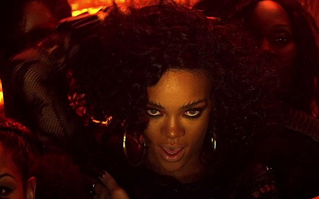 Αποκαλύπτει την άγρια πλευρά της η Rihanna