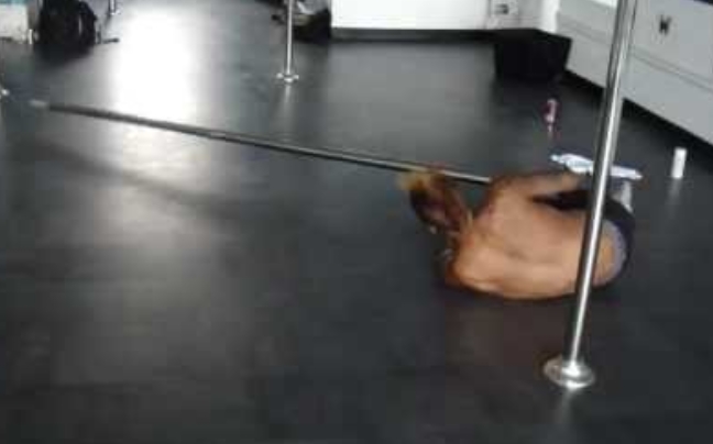 Γιατί το pole dancing είναι για γυναίκες…