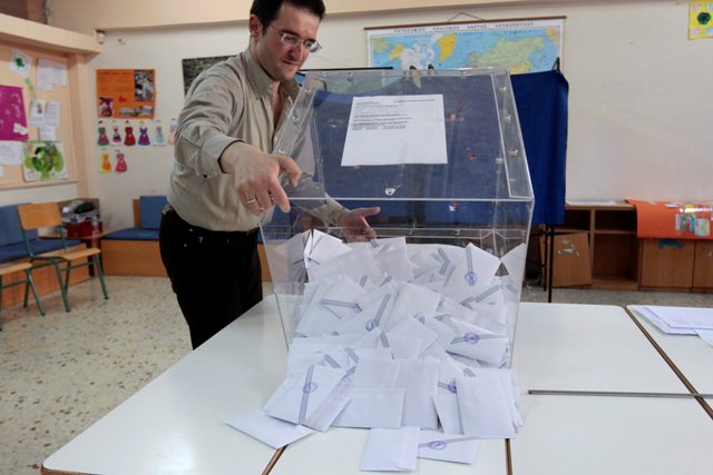 Οι ψηφοφόροι παρόντες, η εφορευτική απούσα