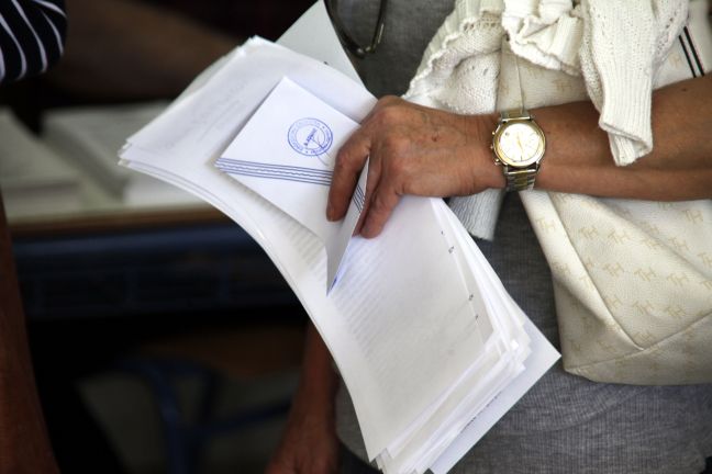 Έλλειψη ψηφοδελτίων σε εκλογικά τμήματα στη Λάρισα
