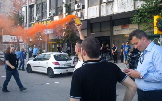 Πανηγυρίζουν τα μέλη της Χρυσής Αυγής στη Θεσσαλονίκη