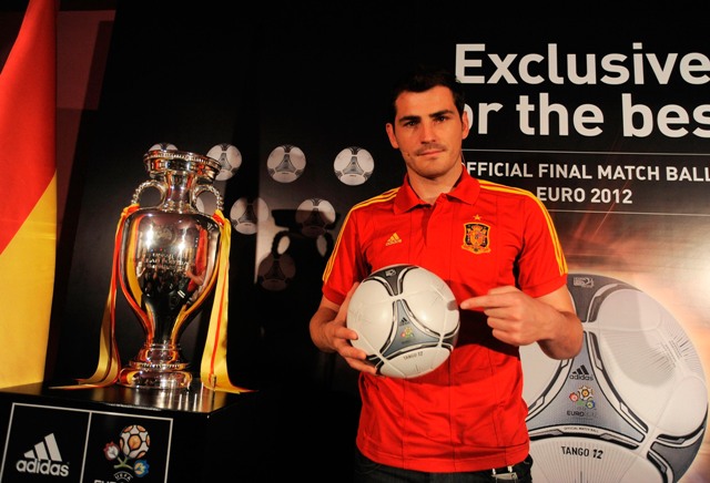 Η επίσημη μπάλα του τελικού του UEFA Euro 2012
