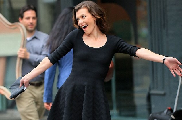 Με τον «αέρα» της Jovovich στους δρόμους του Μανχάταν