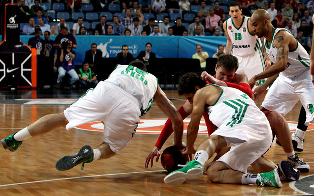 Μπροστά με 55-51 ο Παναθηναϊκός