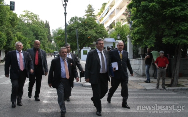 Σε εξέλιξη η συνάντηση Παπούλια-Καμμένου