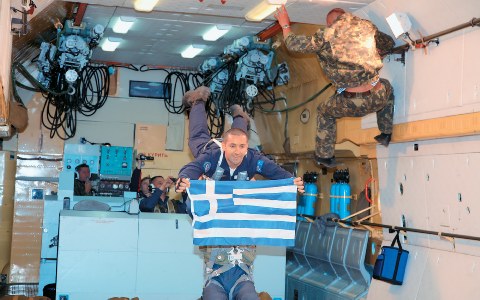 Ο Νικ Χάλικ ετοιμάζεται να παίξει… μπουζούκι στο Διάστημα