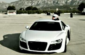 Η Audi ευχαριστεί τους φίλους της καίγοντας λάστιχα