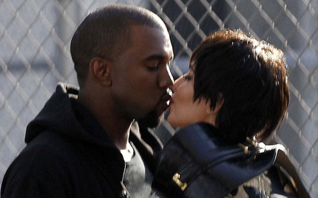 Τα δημόσια φιλιά της Kim Kardashian και του Kanye West