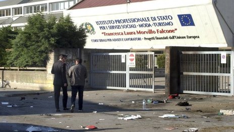 Συγκλονιστικό βίντεο από την επίθεση στο σχολείο του Μπρίντεζι