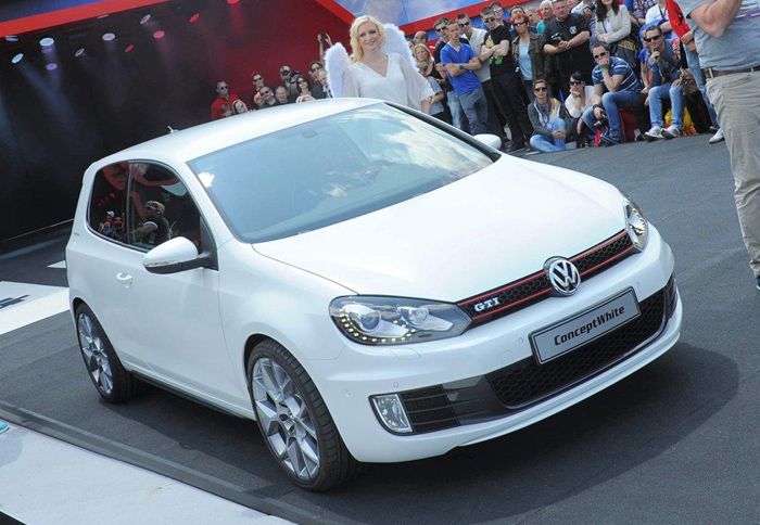 Το VW Golf GTI σε λευκές αποχρώσεις