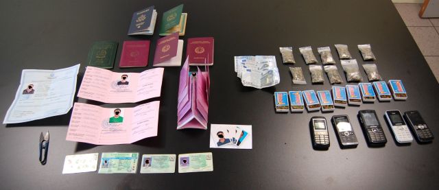 Εξαρθρώθηκε σπείρα αλλοδαπών που διακινούσαν πλαστά ταξιδιωτικά έγγραφα