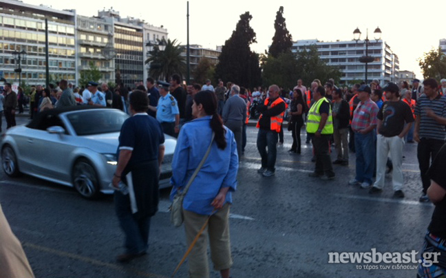 Κλειστή παραμένει η λεωφόρος Αμαλίας