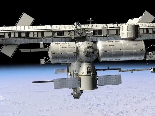 Το Dragon πέτυχε να συνδεθεί στον ISS