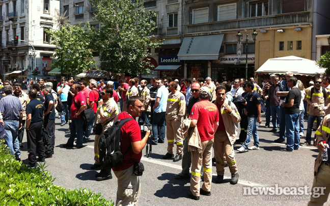 Στο υπουργείο Οικονομικών οι πυροσβέστες