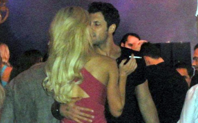 Αγκαλίτσες και φιλάκια