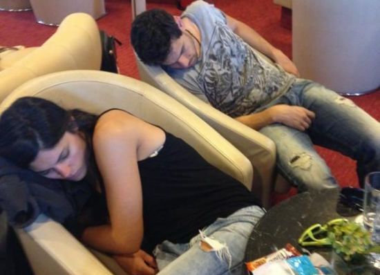 Ο Άκης Πετρετζίκης τους «έπιασε» στον ύπνο