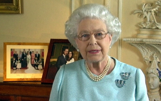 Ο ενθουσιασμός των Βρετανών συγκίνησε τη βασίλισσα