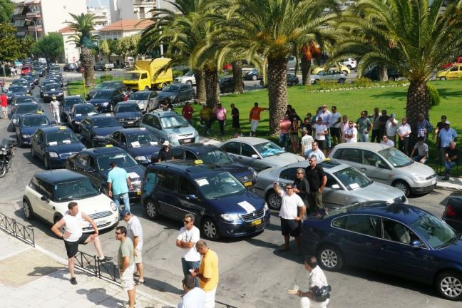 Μπλε όλα τα ταξί στα Χανιά