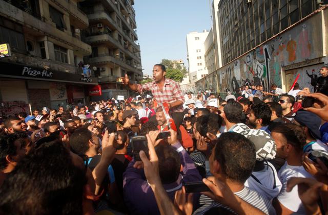 Χιλιάδες Αιγύπτιοι βγήκαν στους δρόμους