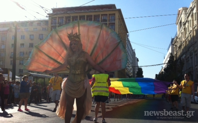 Σε εξέλιξη η παρέλαση του Athens Pride