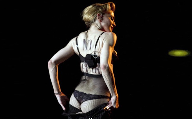 Η Madonna κατέβασε το παντελόνι της στη Ρώμη