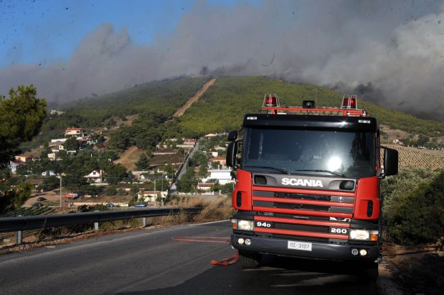 Υπό μερικό έλεγχο η φωτιά στη Μάνη