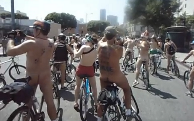 Ποδηλάτες βγήκαν γυμνοί στους δρόμους του Λος Άντζελες