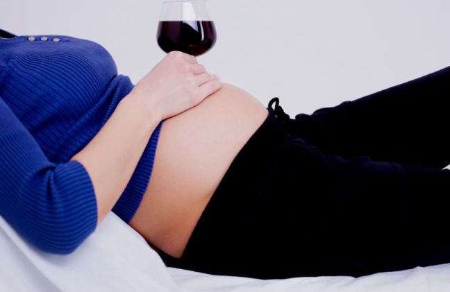 Το αλκοόλ επηρεάζει τη νοημοσύνη του εμβρύου